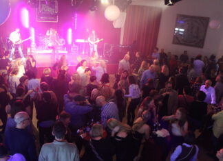 Volles Haus und beste Stimmung bei der Ü30 Party des VfB Lantershofen